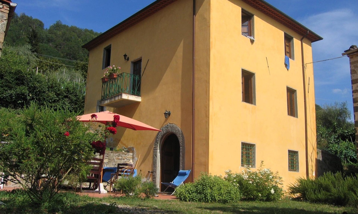 Guzzano-pieve di Controne House | La Veduta Sleeps 8 with Garden