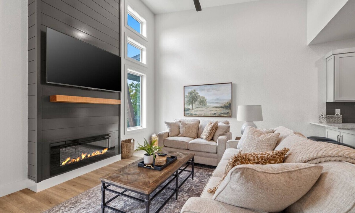 Reeds Spring Apartment | Lake Retreat | Poolside, Dock & 2 Living Spaces