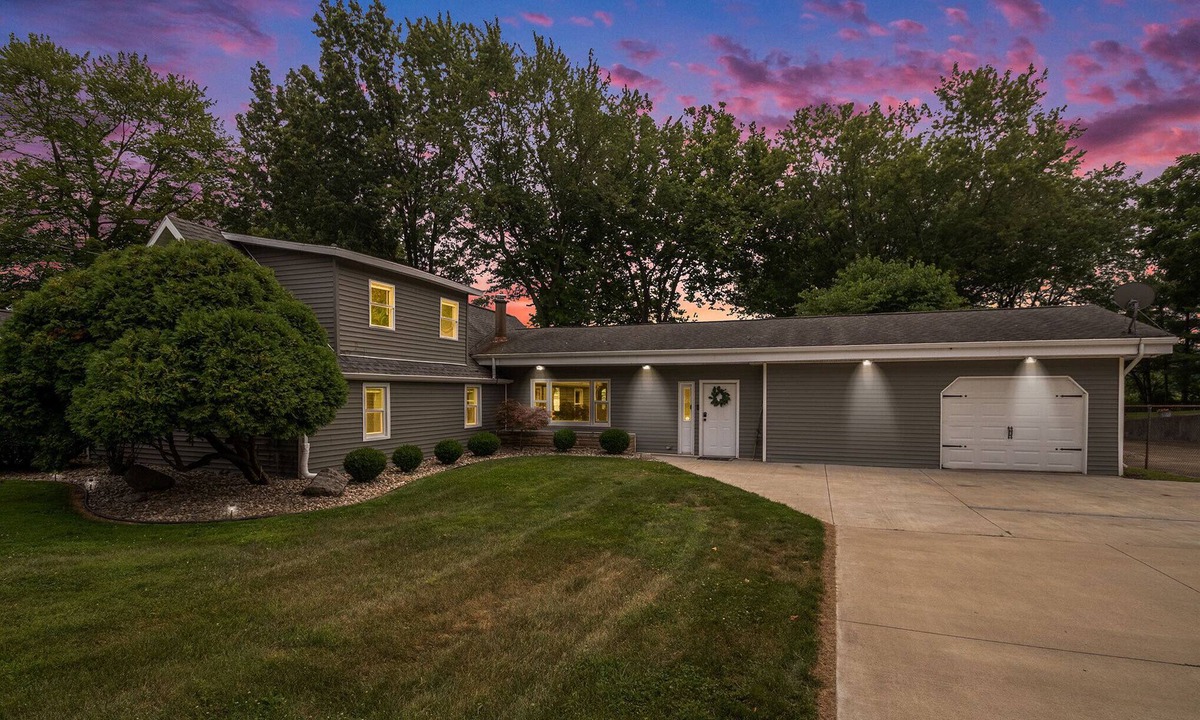 Elkhart House | Lakeshore Cottage
