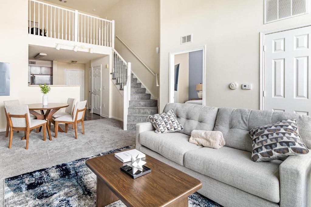 West New Haven Apartment | Landing Chic 2BD Gym