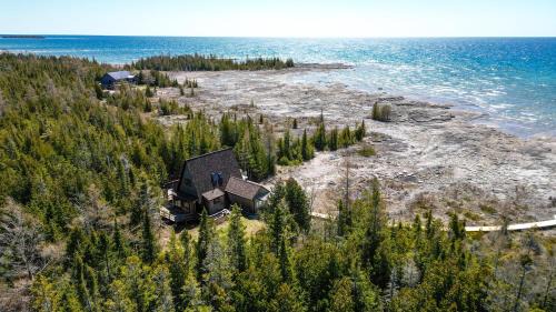 Tobermory House | Lands End Private Tobermory Waterfront Escape