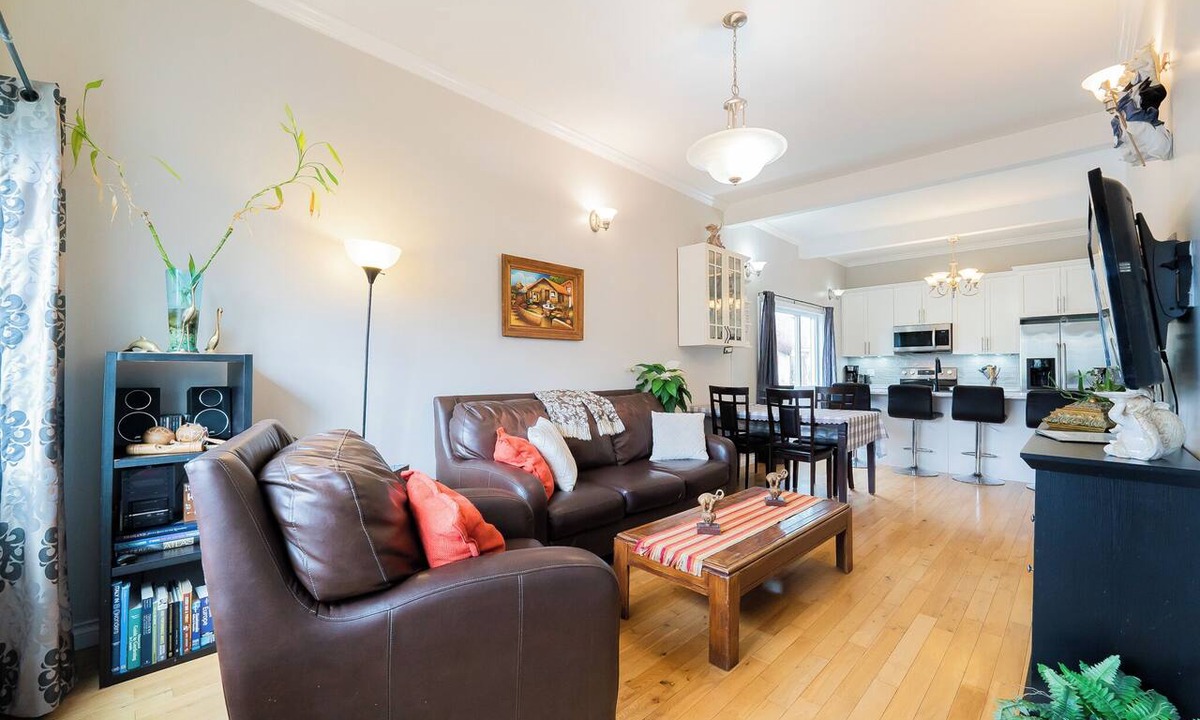 Regional District of Nanaimo House | Large Cozy Home Recently Renovated. Walking Distance to Downtown and Amenities
