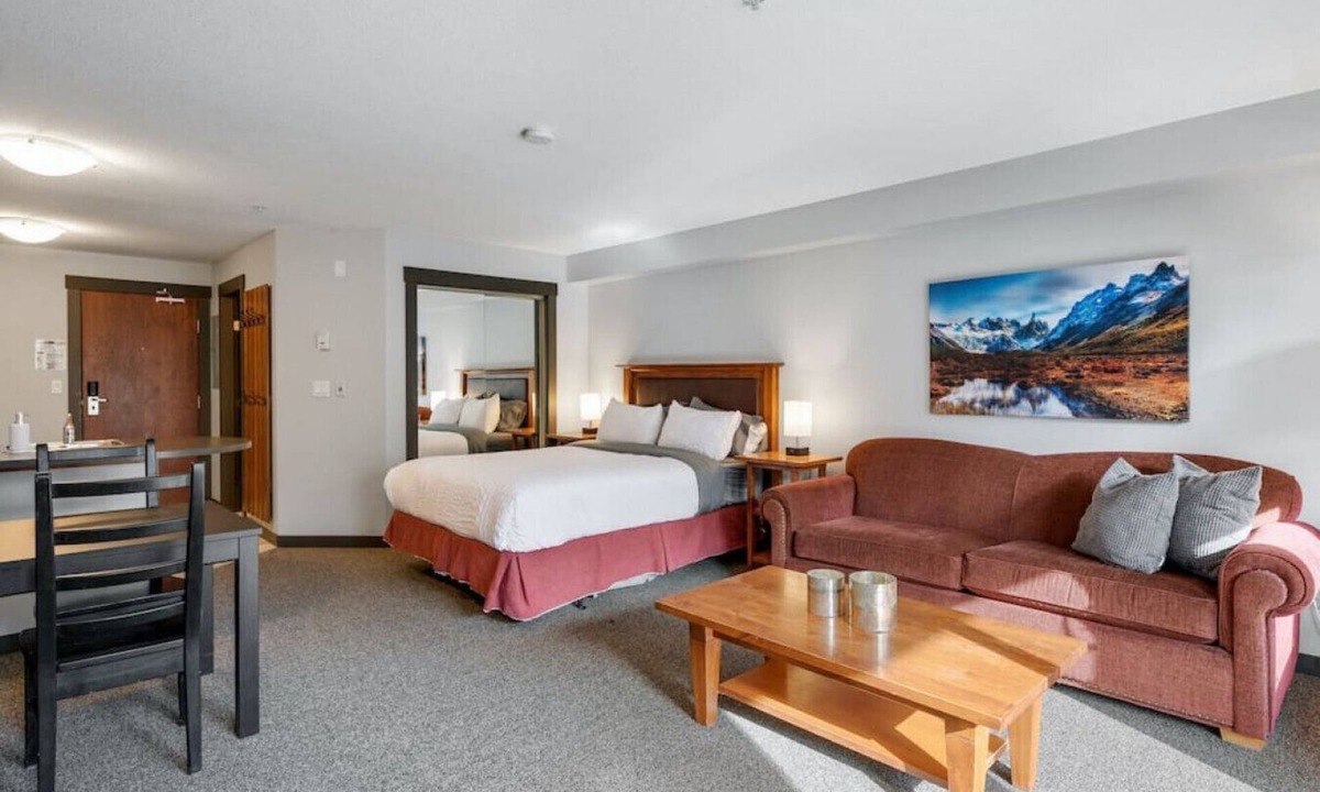Panorama Condo | LARGE Studio | Ski In/Out | Pools & Hot Tubs | Central Upper Village Location