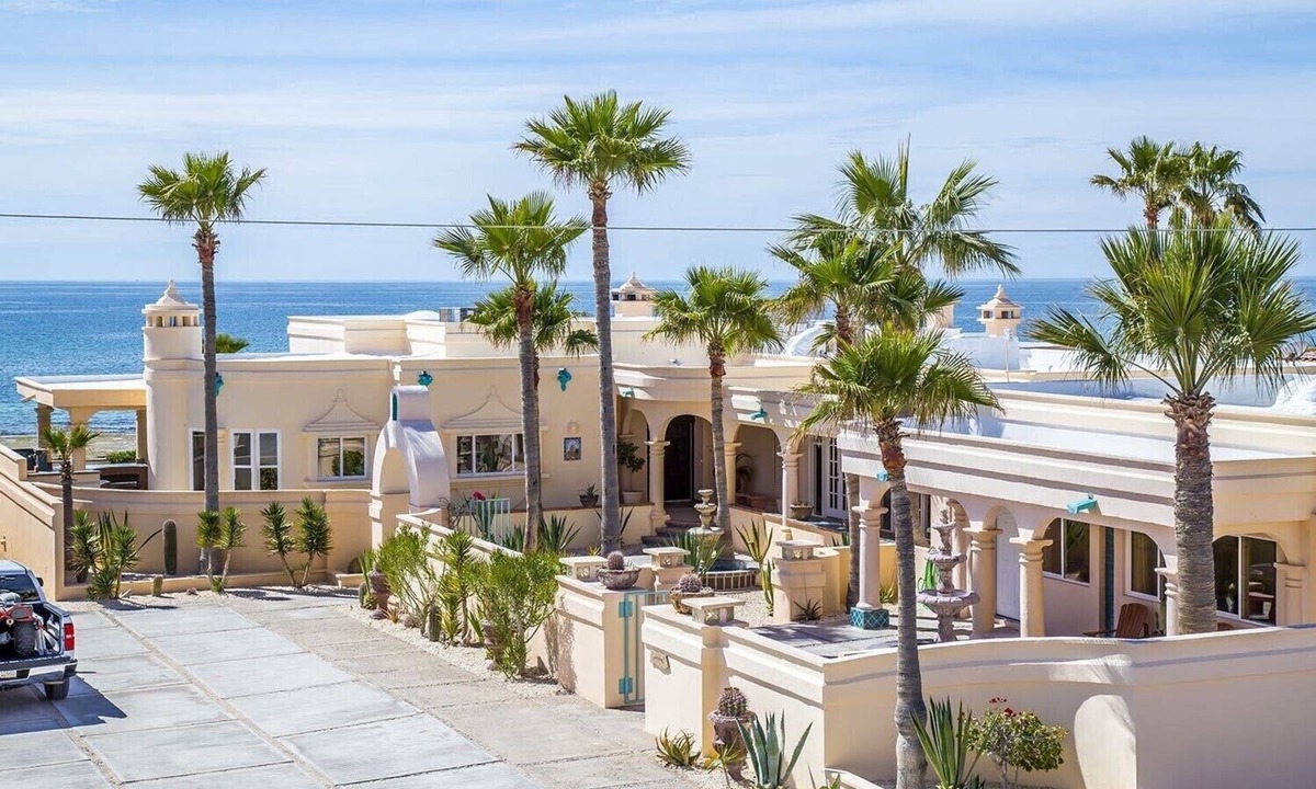 Las Conchas Villa | Las Conchas Beach Front Villa 1-15 Bedrooms- Kayaks-Tennis-Fun