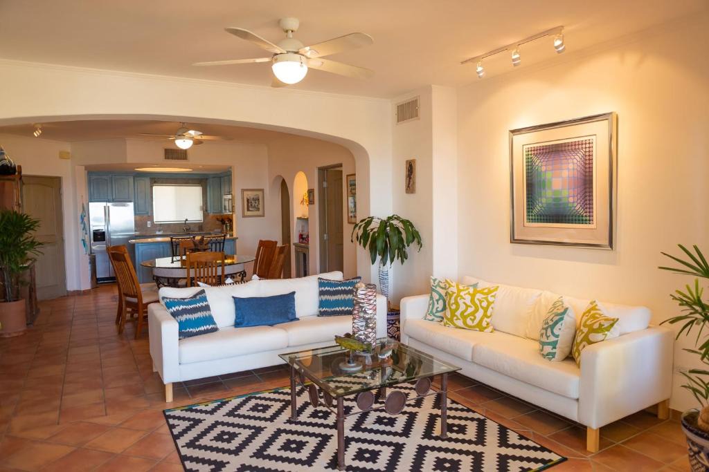Zona Hotelera House | Las Maanitas C205 3 BR by Casago