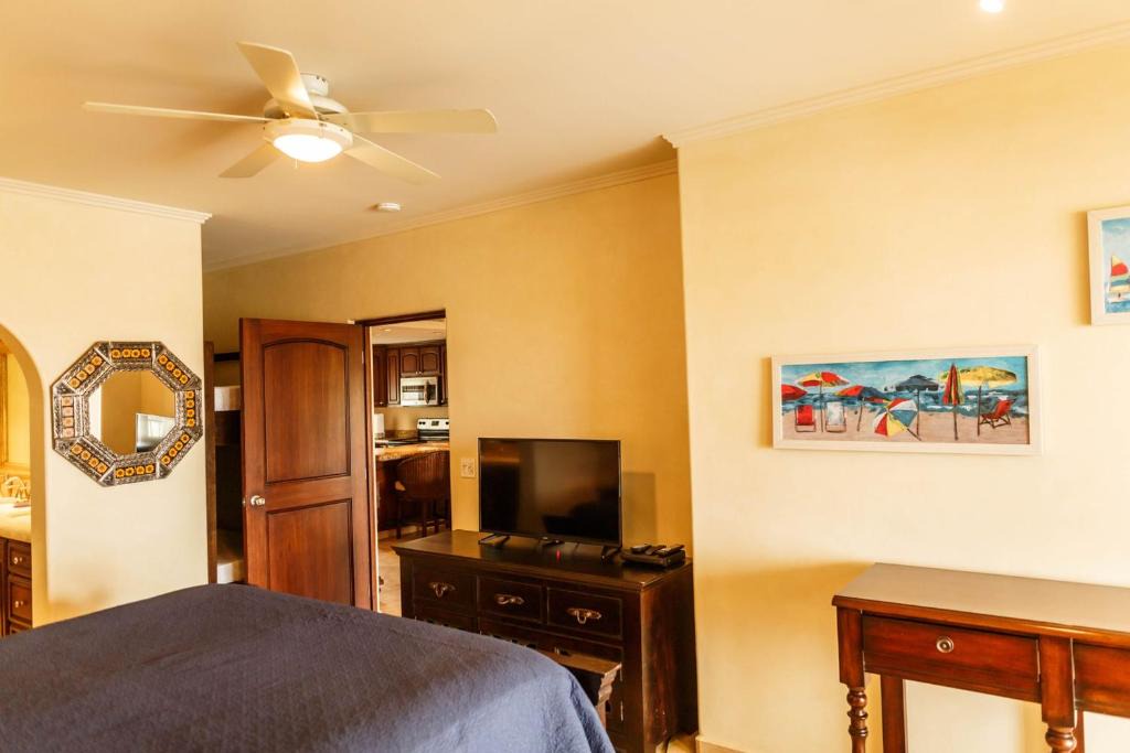Zona Hotelera House | Las Maanitas E3301 2 BR by Casago