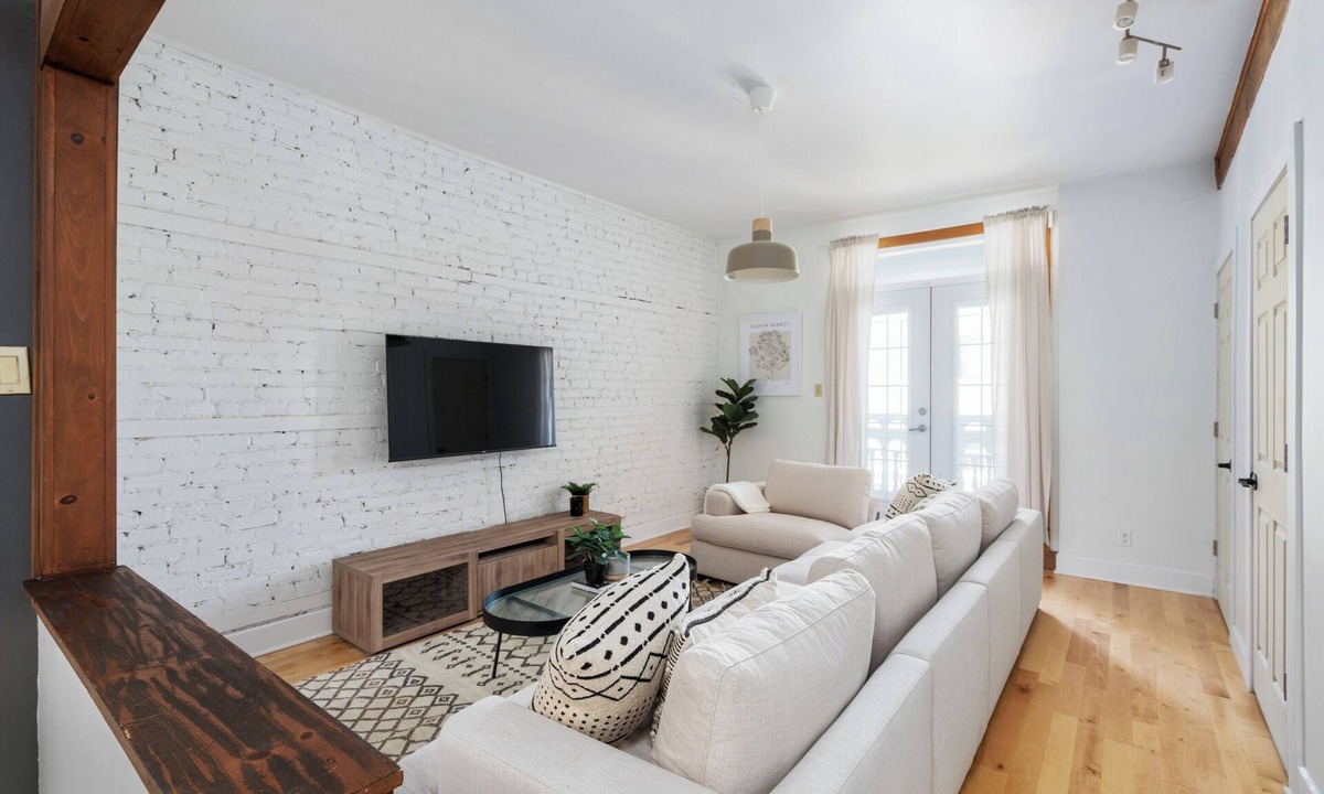 Mile End Apartment | "Le Laurier" - Mile-End Retreat, 3bdrs - sleeps (8)
