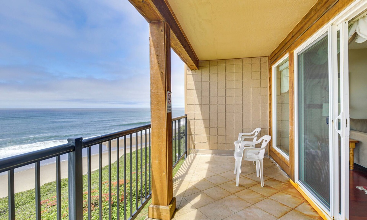 Lincoln Beach Condo | Lincoln City Oceanfront Condo, Near Lincoln Beach!
