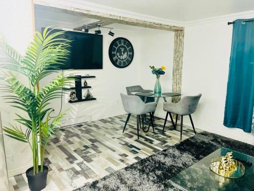 Sherbrooke Apartment | Linda inn - Entire Unit- Sleep 3- Sherbrooke