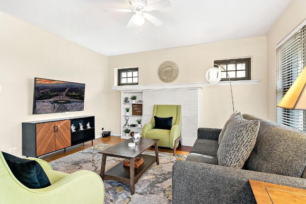 Hyde Park Apartment | Lit & Trendy 1-Bedroom Apt in the Iconic Hyde Park