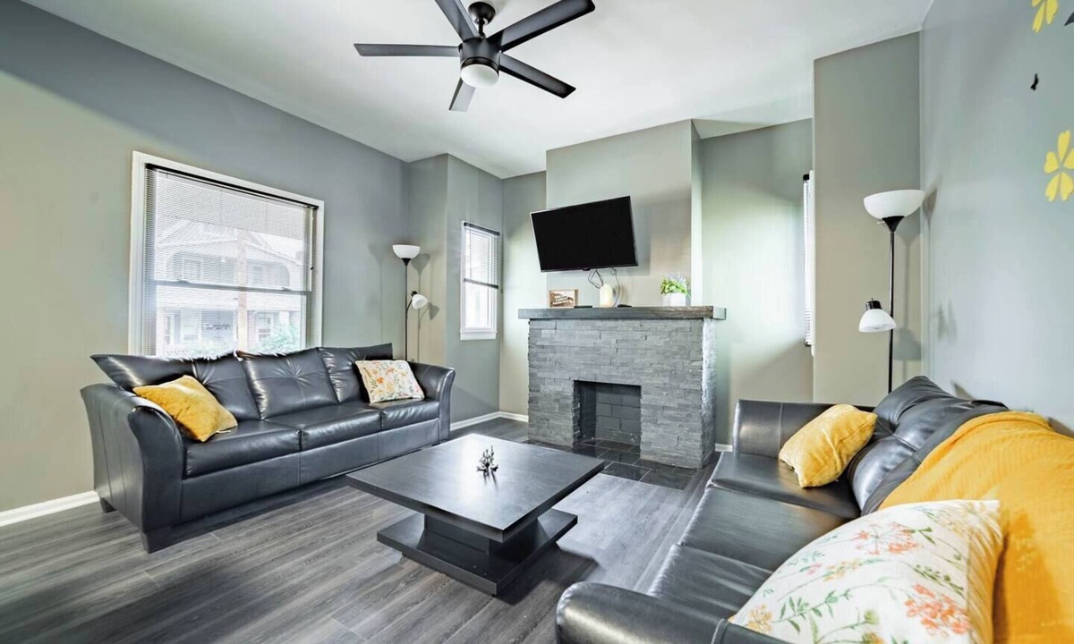 Little Italy Apartment | Little Italy Gem: Close to CWRU, Cleveland Clinic & Top Restaurants w/King Bed