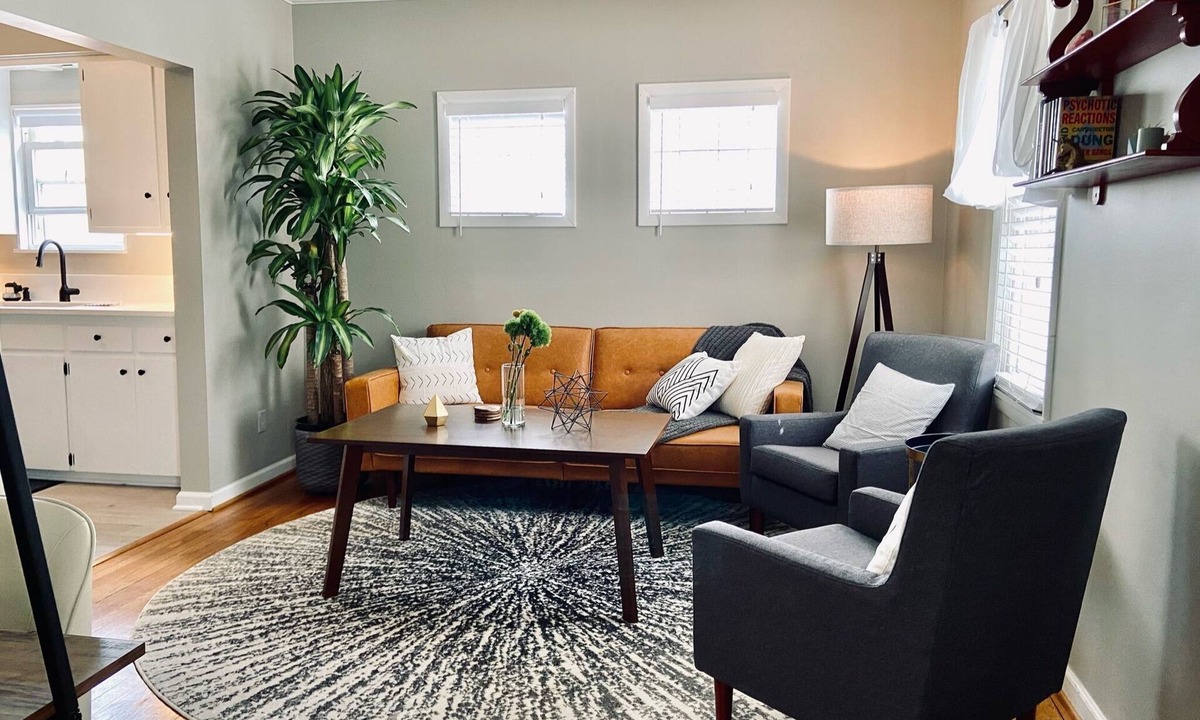 Ferndale House | Little Yellow House in Ferndale! Quiet, Cozy 3BR