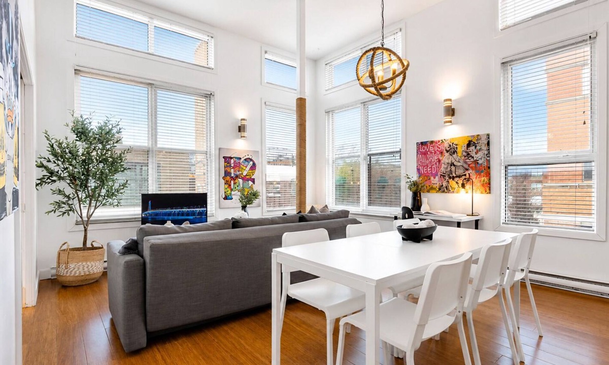 Plateau Mont Royal Apartment | LiV MTL - Main