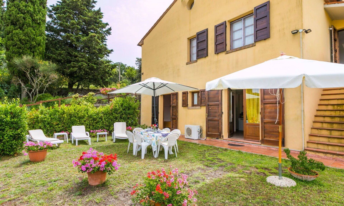 Castellina Marittima Apartment | Lovely apartment for 17 people with A/C, pool, WIFI, TV, patio, pets allowed and panoramic view