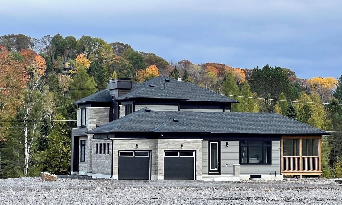 Dwight House | Luxury 3000SQF Muskoka Cottage | Private Retreat | Ski, Beach & Near Algonquin