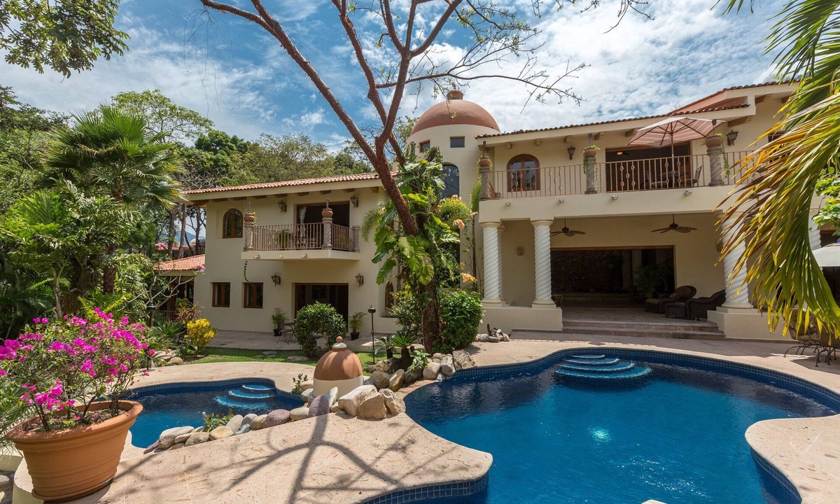 Mansion | South Shore Hotel Area