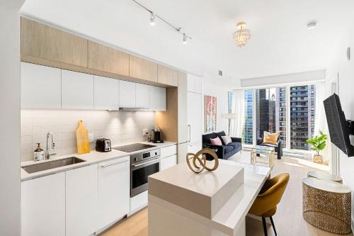 Downtown Montreal House | Luxury Apartments with View & Indoor Heated Pool