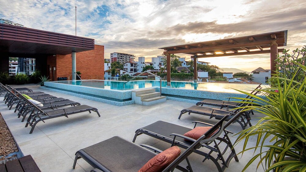 Romantic Zone Condo | Luxury Condo in Old Town, 2 Blocks from the Beach