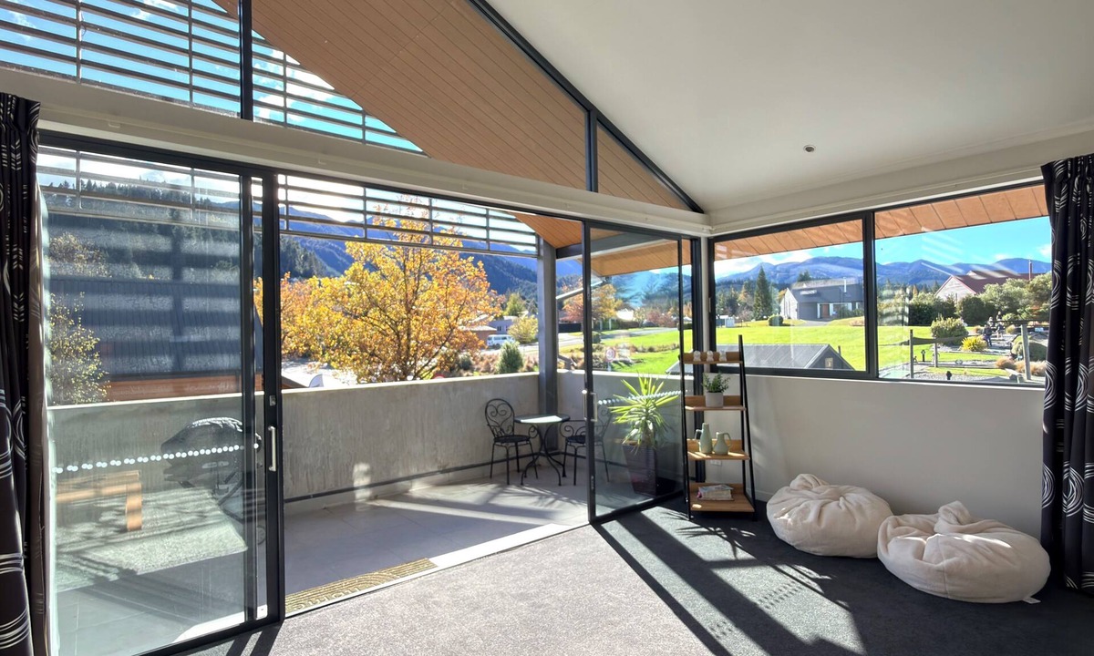 Hanmer Springs Apartment | Luxury Corner Apartment In Central Hanmer Springs.