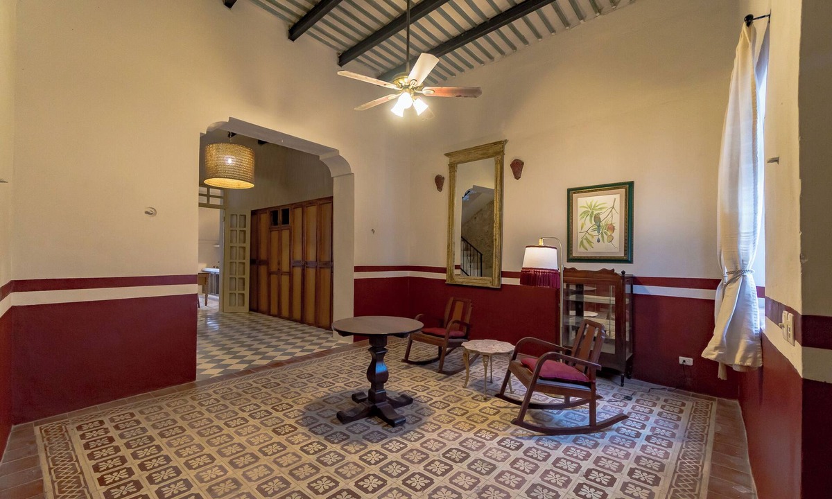 Zona Paseo Montejo Hotel | Luxury Historic 5BR Boutique hotel in Centro Walkable & Pool