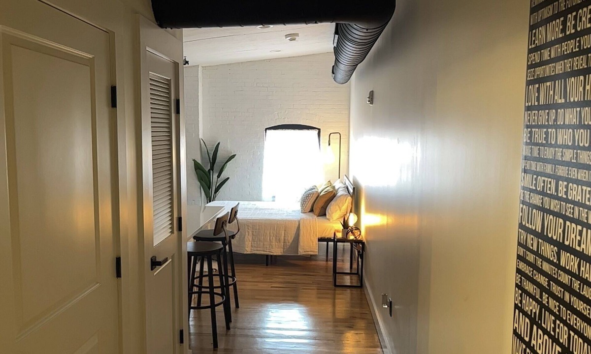New Britain Apartment | Luxury Loft (perfect for business or pleasure)