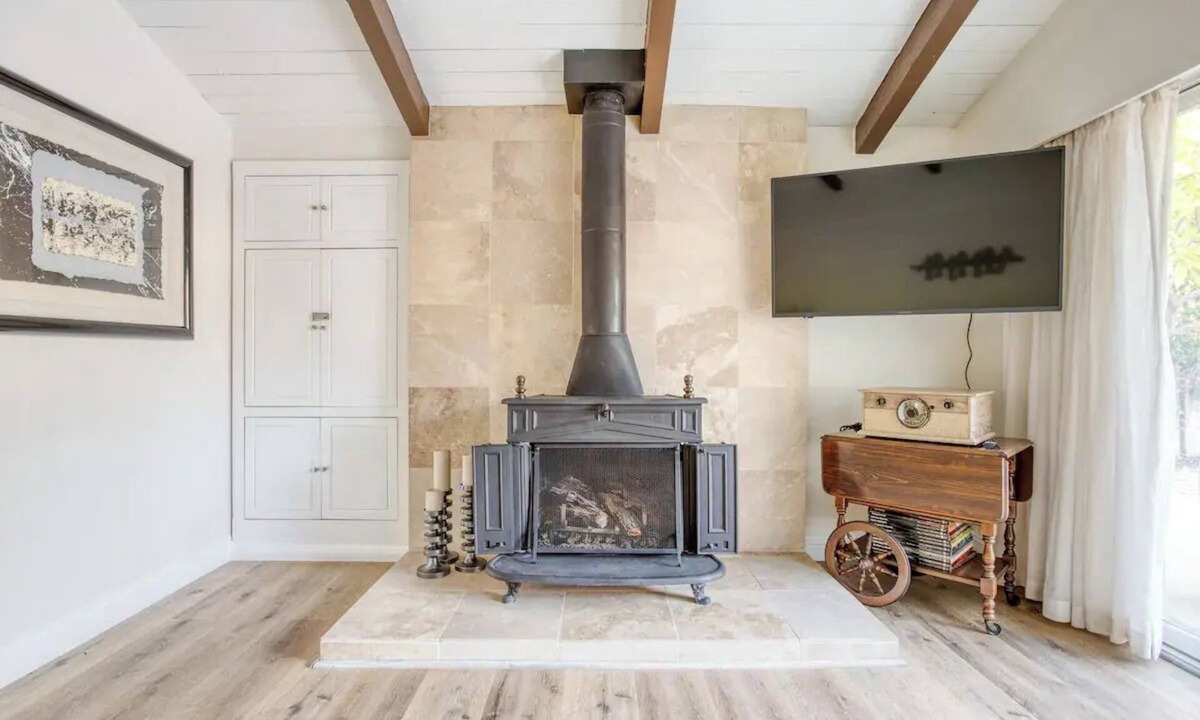 Orange House | Luxury Modern Retreat! Close to Disney w Jaccuzzi!