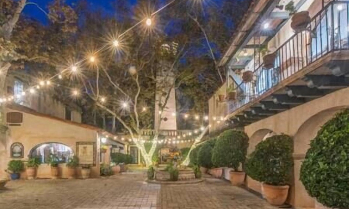 Guadalajara Municipality House | Marvelous 4-bedroom house in Tlaquepaque, Guadalajara next Forum Mall