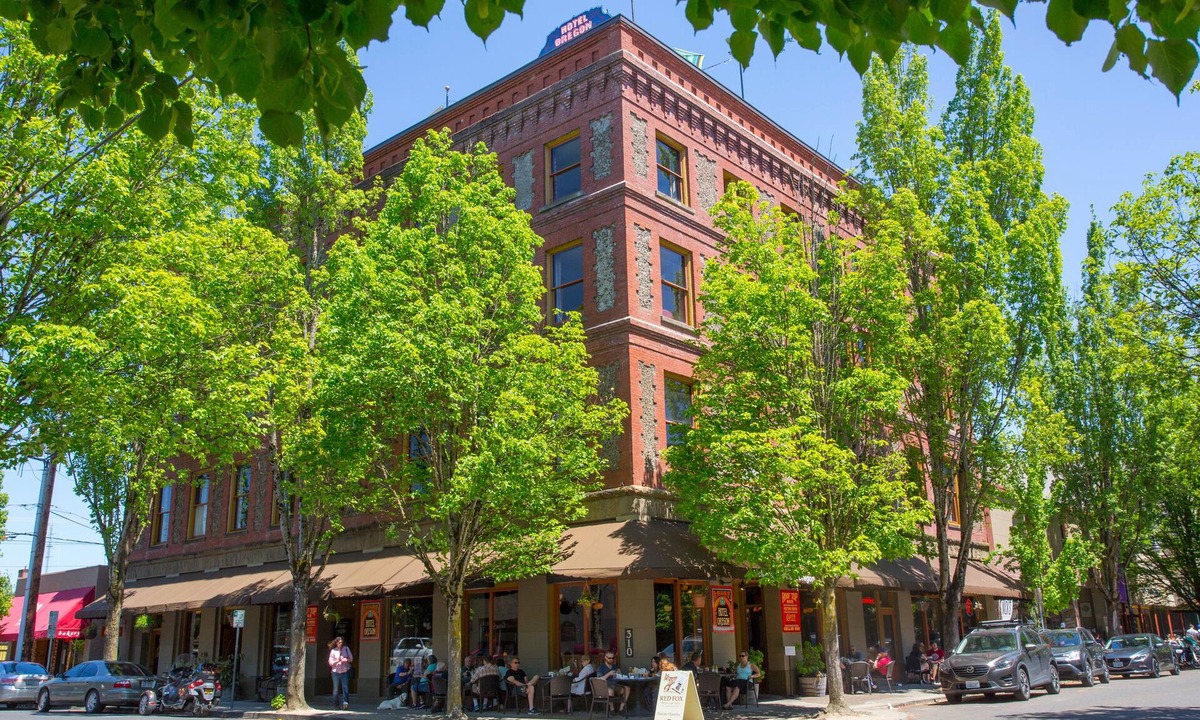 McMinnville Hotel | McMenamins Hotel Oregon