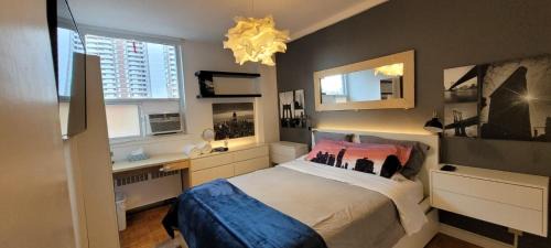 St. James Town House | Medium size room for 2