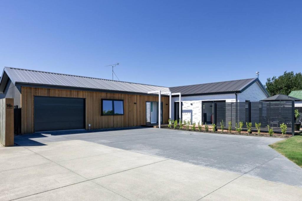 Methven House | Methven Ski Chalet - Modern Comfort, Mountain Charm