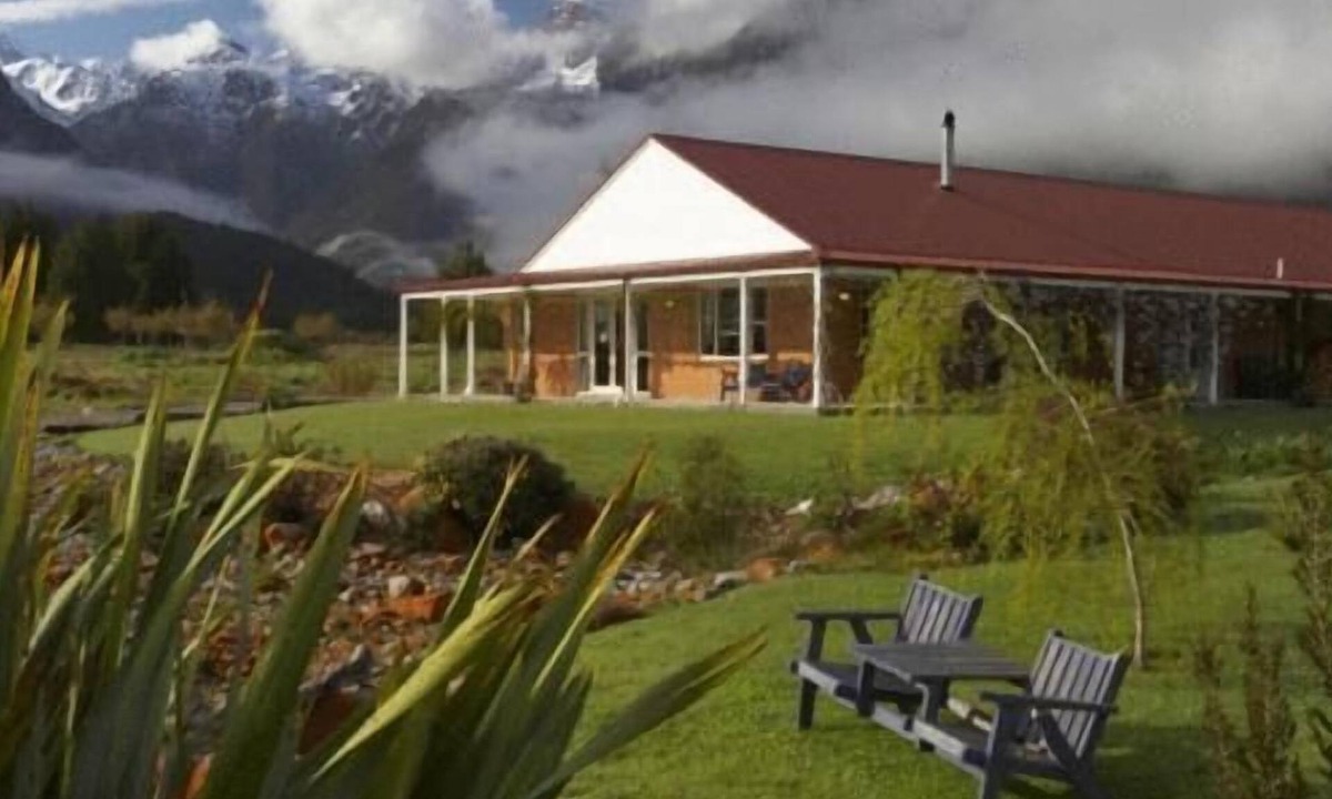 Fox Glacier Bed & Breakfast | Misty Peaks Guesthouse
