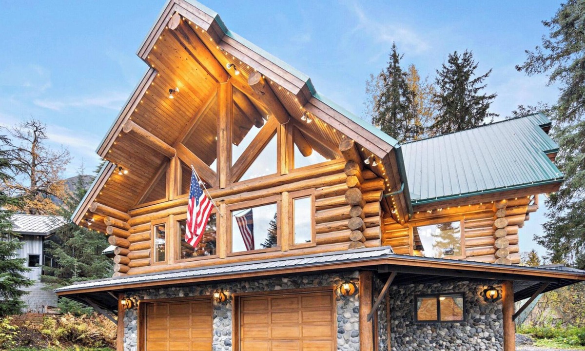 Alyeska House | Misty Pines Lodge - Premier Mountainside Lodge Near Ski Lift