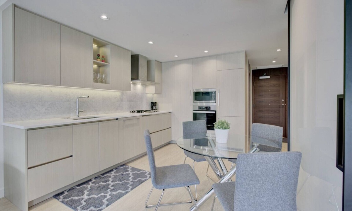 Central Condo | Modern 1 Bed, with Exceptional Views