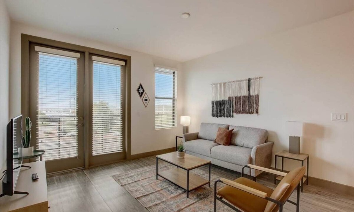 Tempe Apartment | Modern 2BR CozySuites on Town Lake waterfront! 13