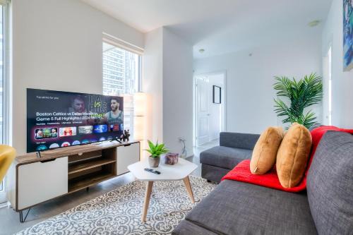 Garden District Apartment | Modern 2BR Suite with 2 Queen Beds - Downtown Toronto