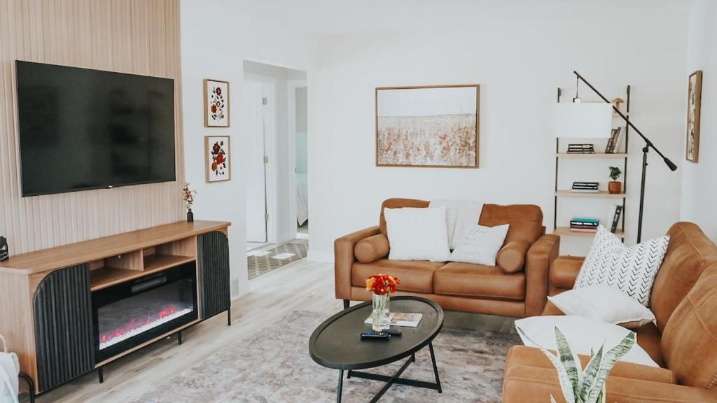 Minneapolis House | Modern 4BR Retreat - Sauna, Arcade & Fire Pit