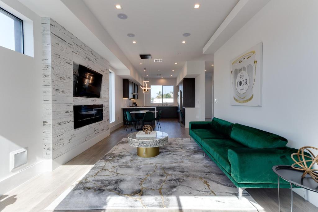 Mid City Villa | Modern 5 Bedroom Masterpiece With Rooftop Deck