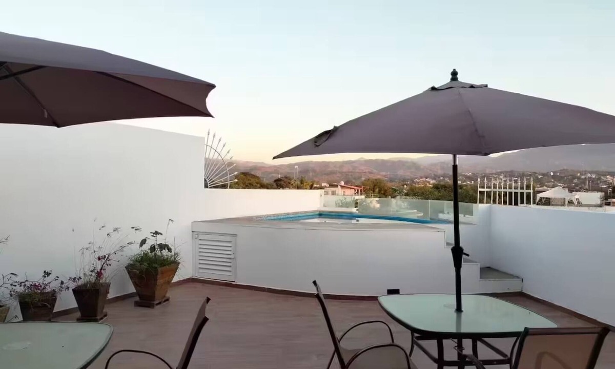 Ixtapa Apartment | Modern Apartment with Balcony, Terrace and Jacuzzi