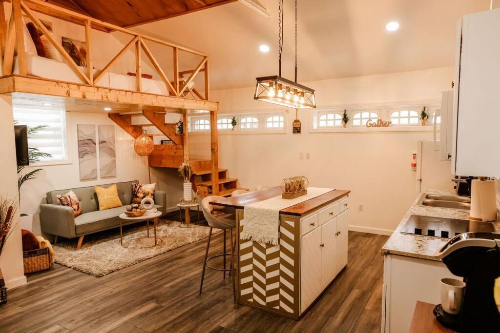 Mount Pleasant Apartment | Modern Cabin in the City