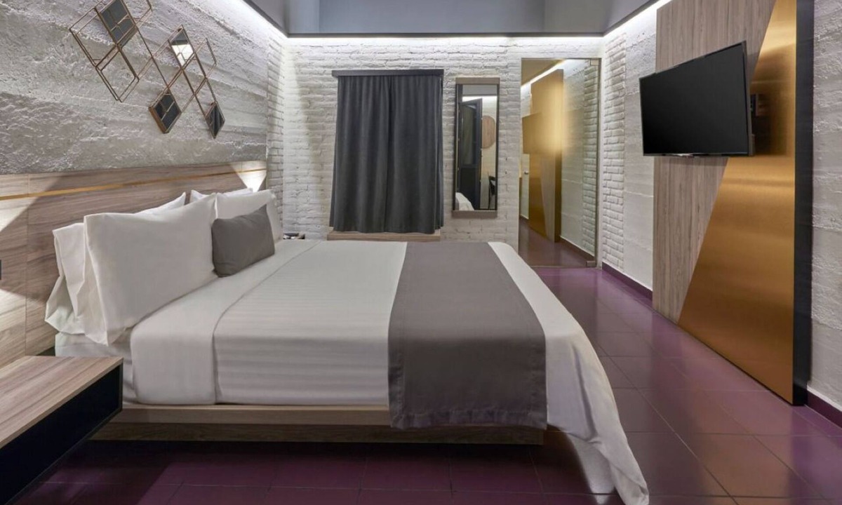 Historic Center Hotel | Modern Centro Suite – Walk to Zócalo, Museums, Great Food & Historic Sights!