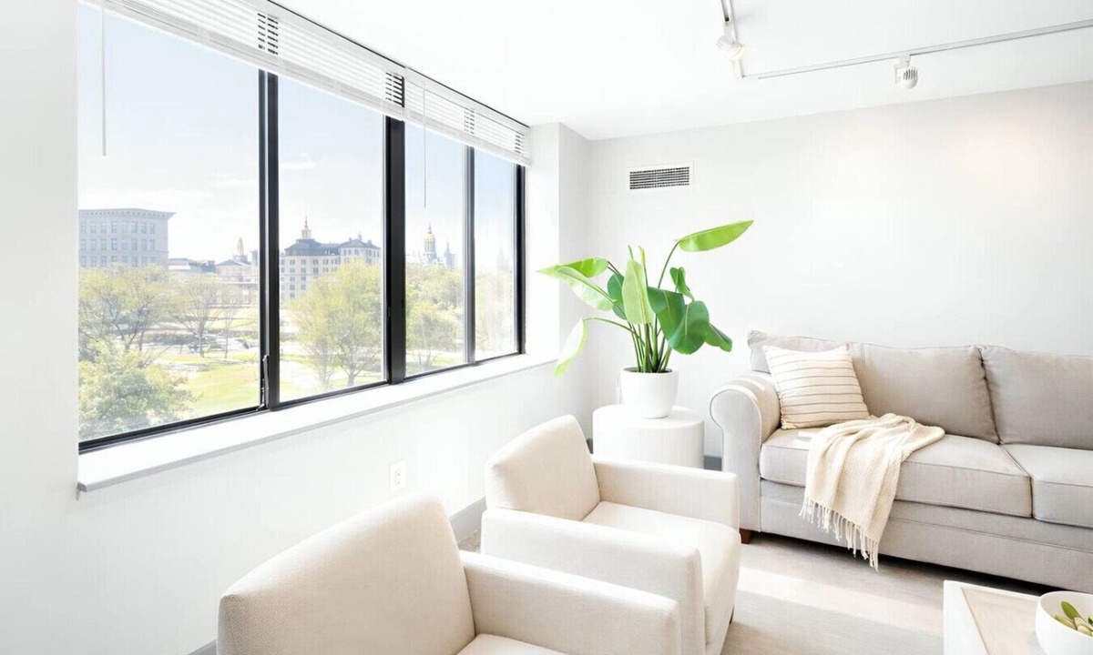 Downtown Hartford Apartment | Modern Downtown Condo Steps From Bushnell Park
