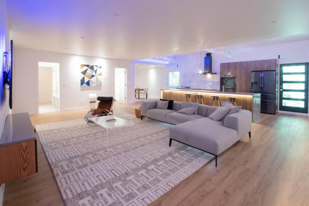 Kirkland Apartment | Modern Living in Kirkland