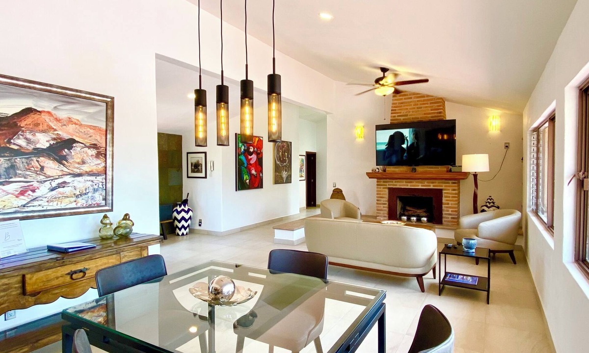 San Antonio Tlayacapan House | Modern 3-Bedroom Retreat in Ajijic - Walk To Everything- 1 Night Rates Available
