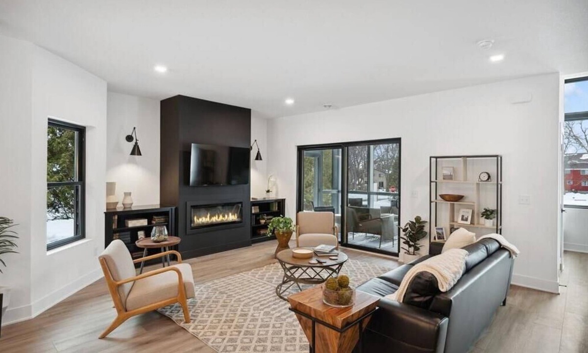 Hoffmans Corner House | Modern & spacious 5-bedroom house in delightful White Bear Lake