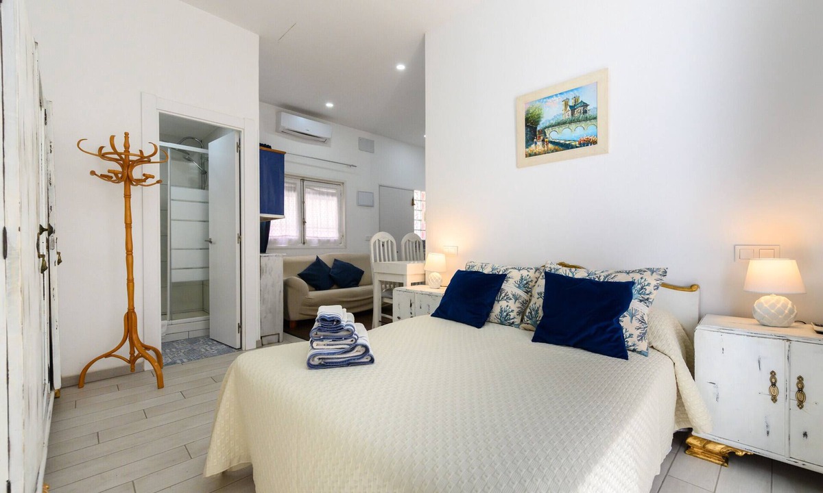 Colonia de la Prensa Apartment | Modern Studio with Private Terrace in Madrid