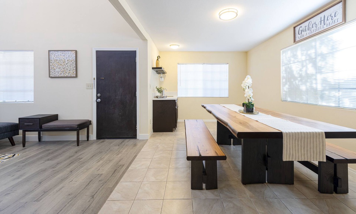 Alhambra House | Modern Stylish Home | 8 Beds | Walk to DT Alhambra