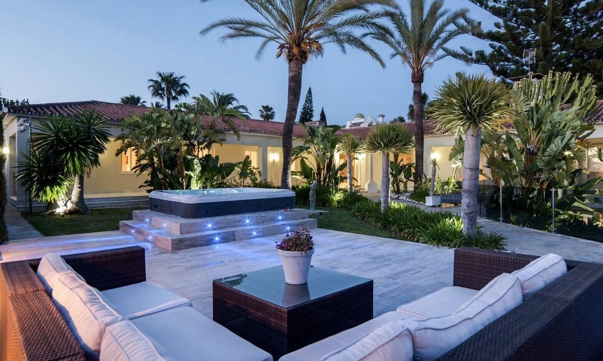 Elviria Villa | Modern Versace-themed villa