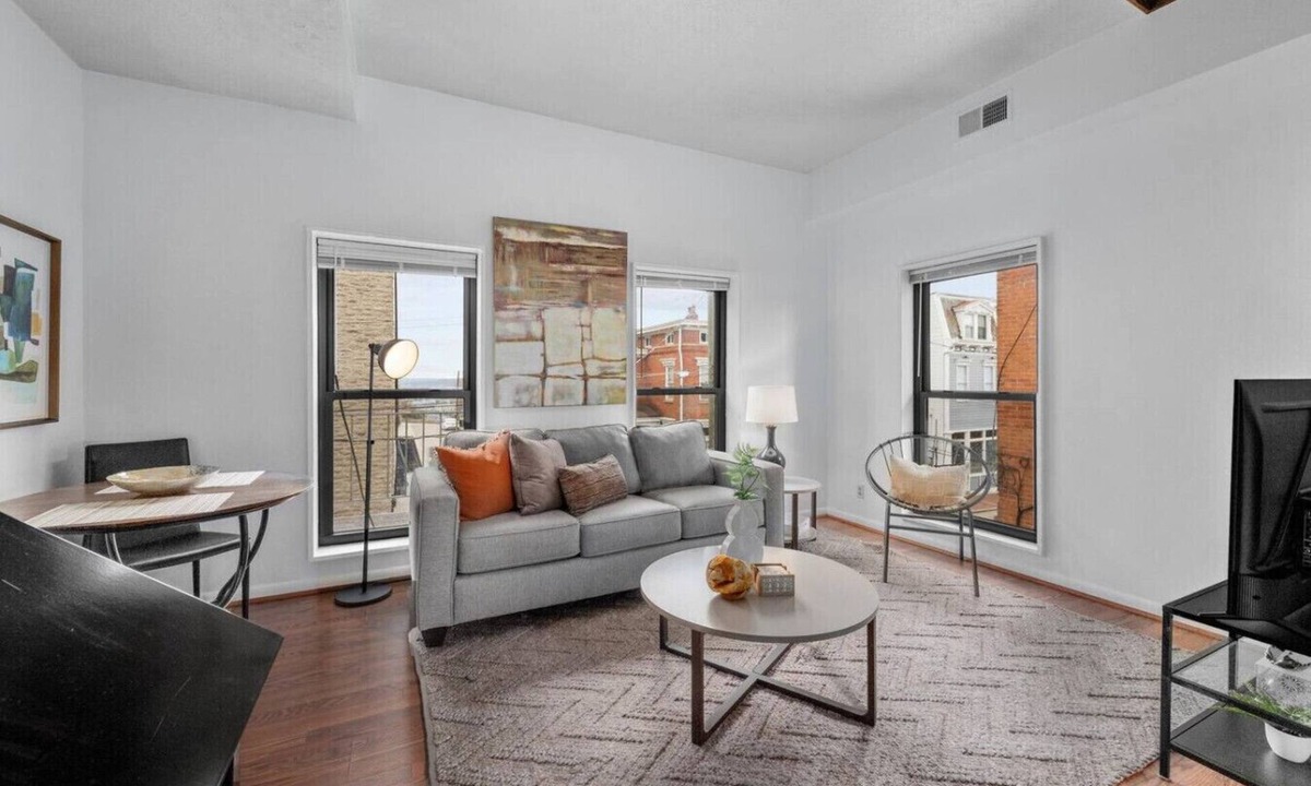 Mount Adams Apartment | Mt. Adams 1BR Great Location! Steps from Monastery