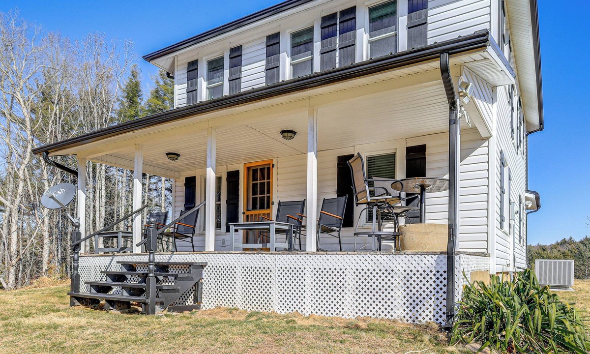 Providence House | Mtn Views, New River Access & 98 Acres: Galax Gem