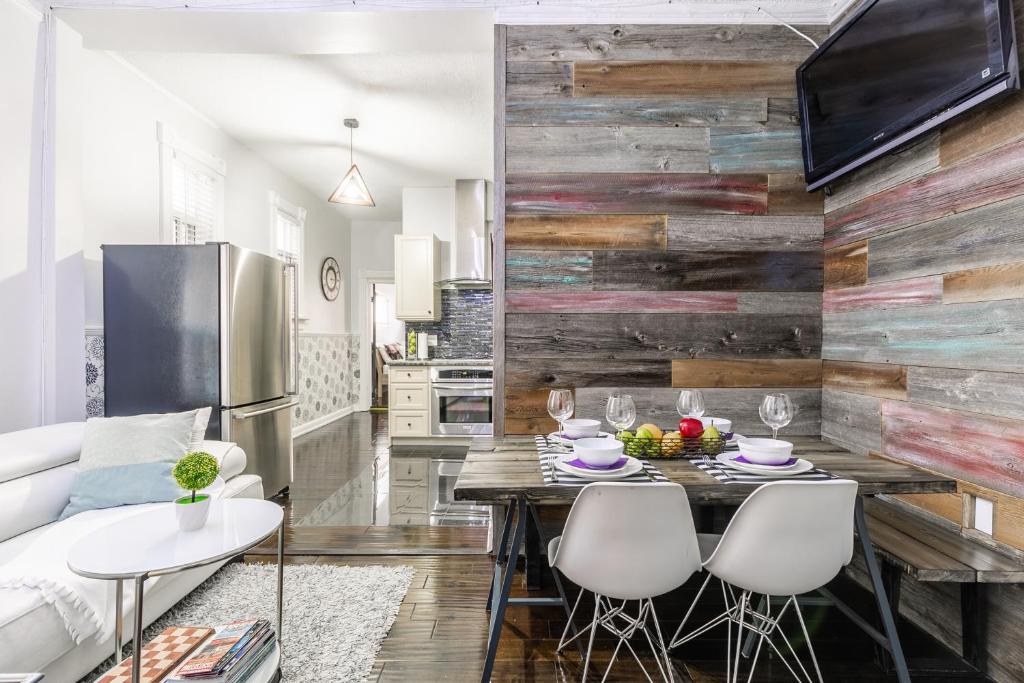 Parkdale Apartment | NB Urban Luxury Suites